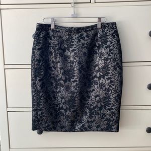 8P Calvin Klein 3/4 length black and silver brocade skirt